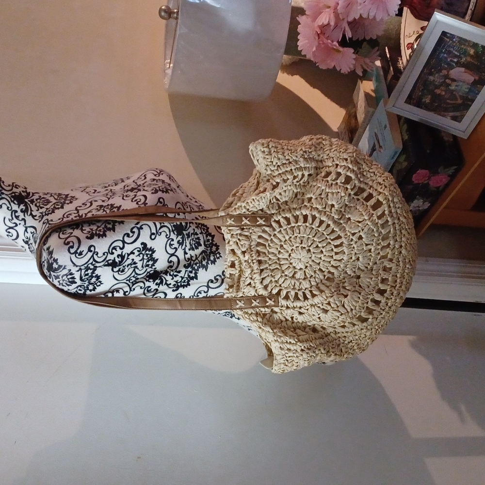 Straw hand bag